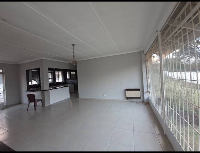 3 BEDROOM FREEHOLD TO LET IN ILLIONDALE